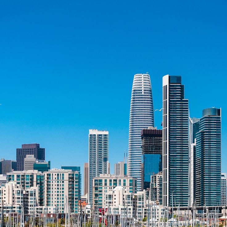 Parents evaluating schools in Netherlands